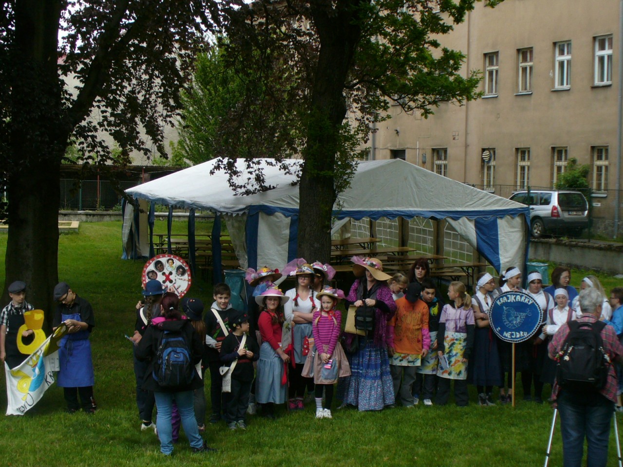 HRY BEZ HRANIC, aneb, Knihovnice dětem