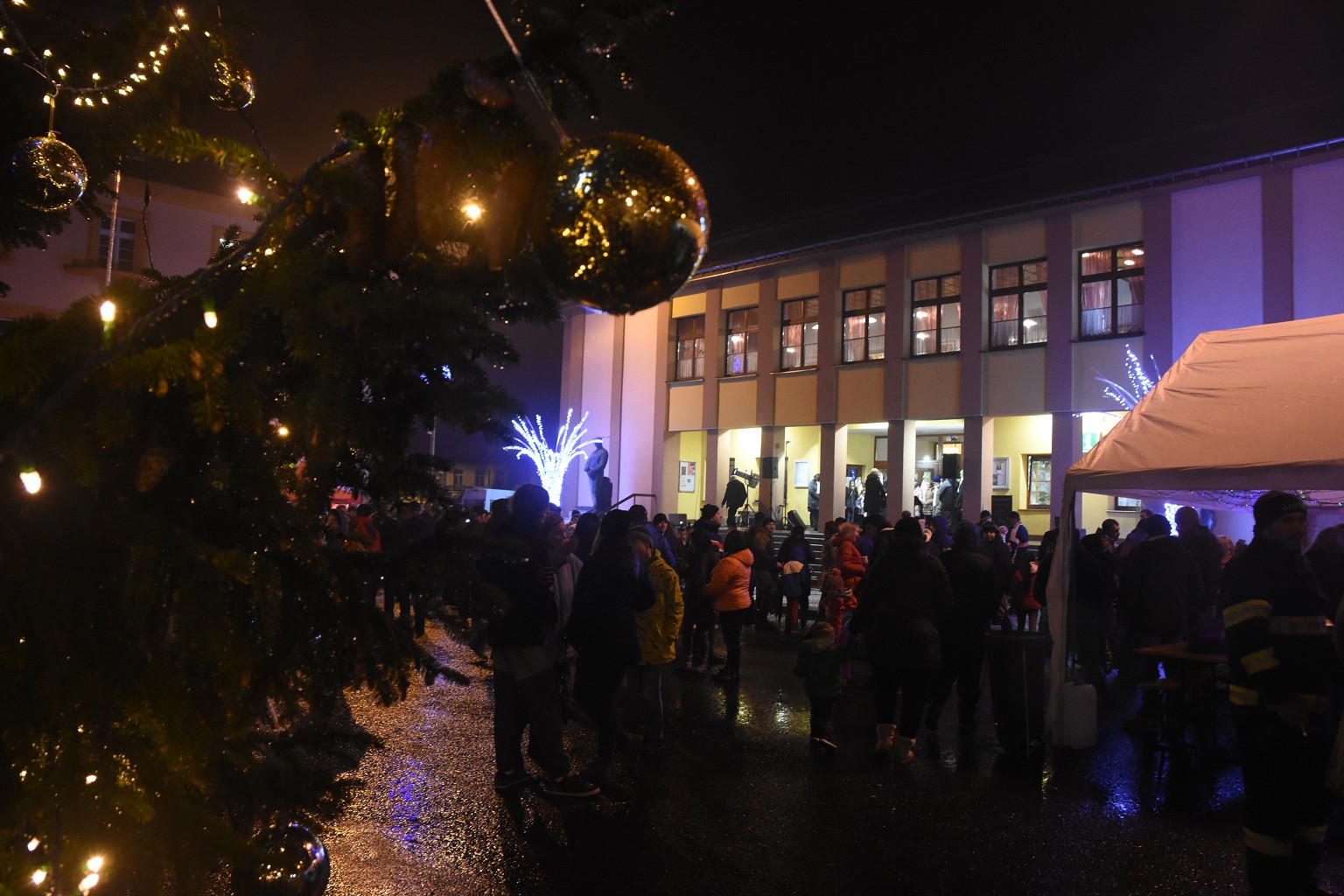 Rosvěcení vánočního stromu